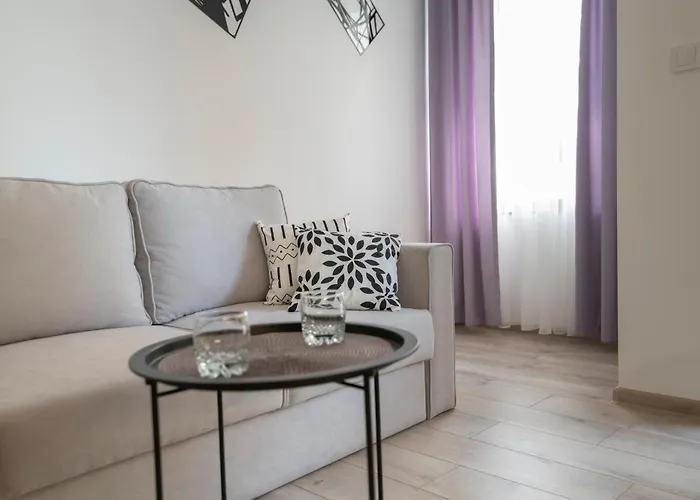 By The River 5 公寓 *